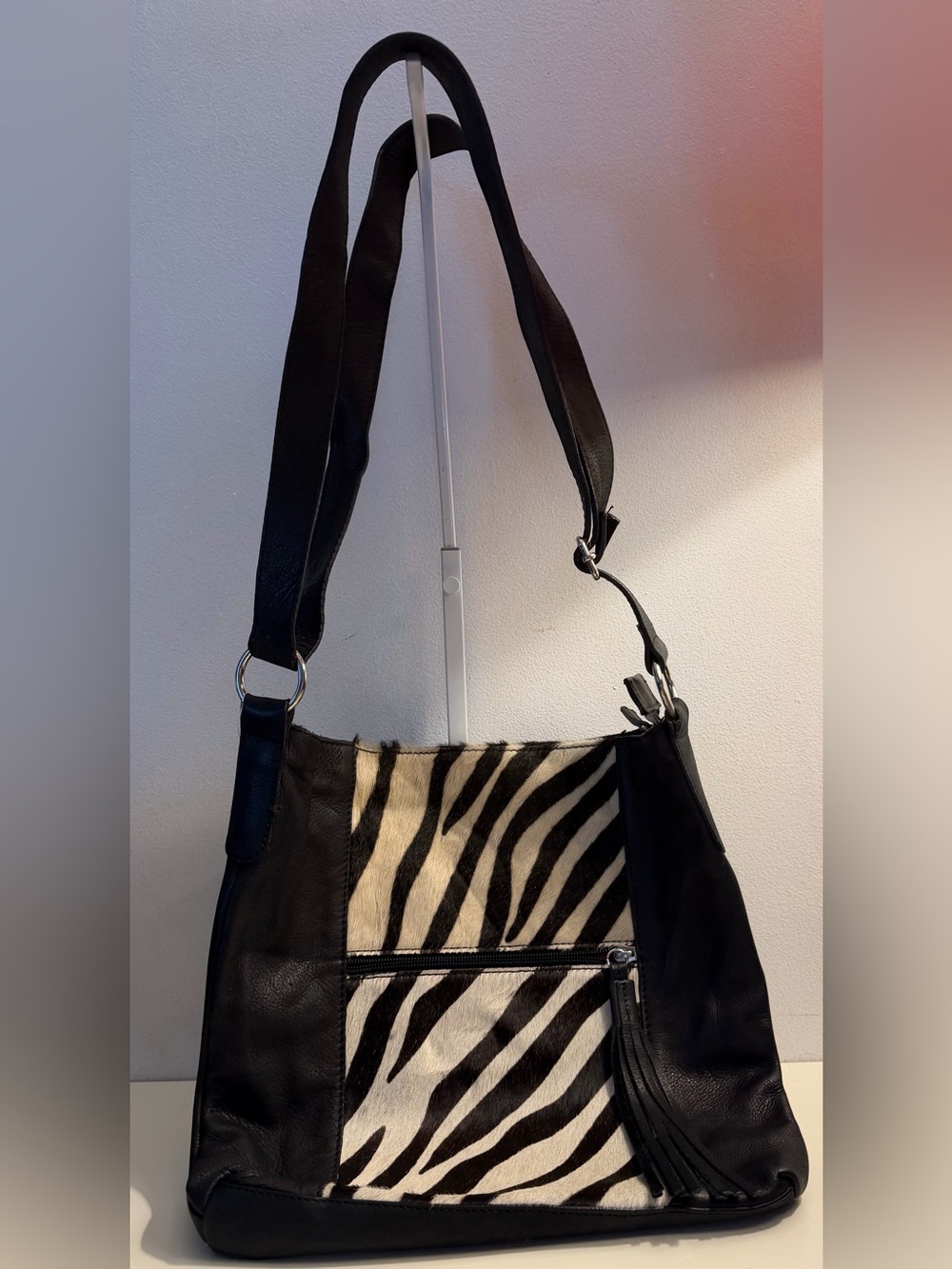 Maurizio Taiuti bl. leather crossbody with zebra striped accent.  Made in Italy.